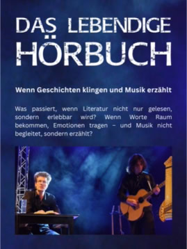 Ein Plakat mit dem Titel "Das lebendige Hörbuch" in weißer Schrift auf blauem Hintergrund. Darunter ein Textblock und zwei Personen, die auf einer Bühne stehen, eine mit einem Mikrofon und die andere mit einer Gitarre.